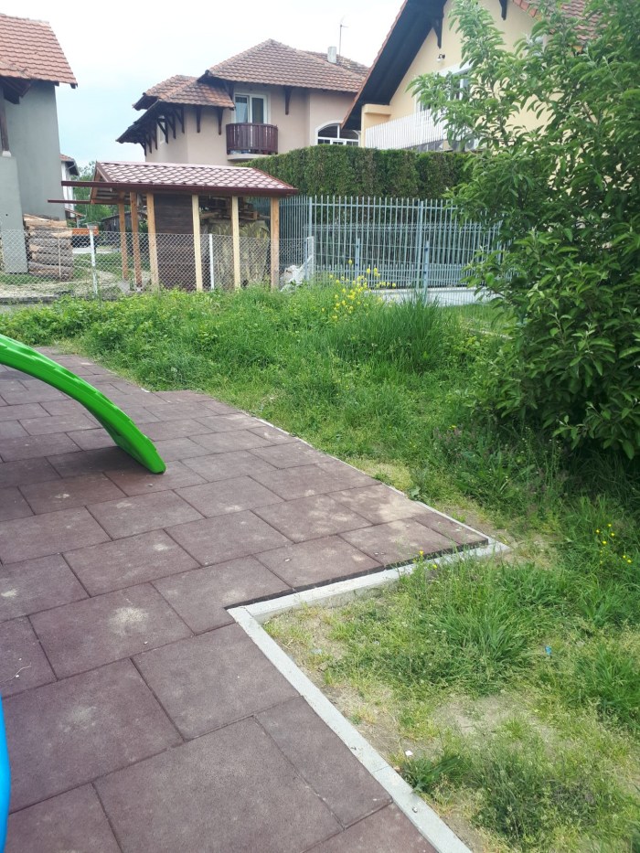 Dečje igralište zaraslo u korov, na udaru vandala (FOTO) 3 obrez3