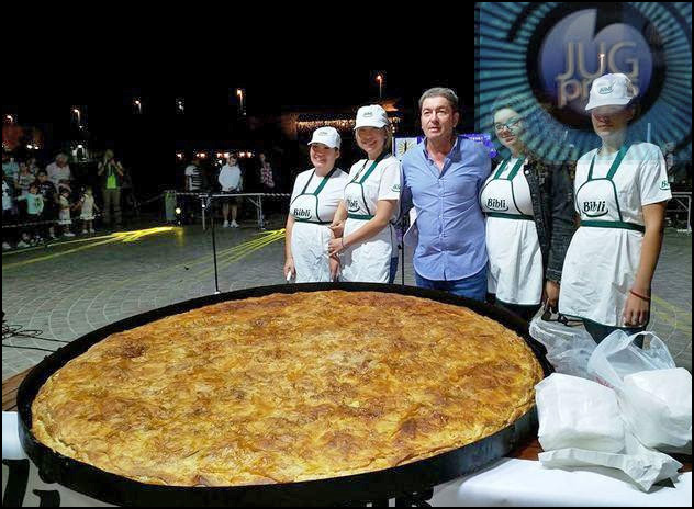 Samo je burek- burek, sve ostalo su pite 2 burek najveci