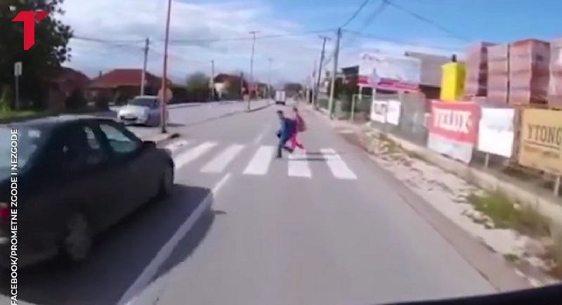 Slika broj 1372154. Zamalo pokosio dvoje dece nasred pešačkog prelaza u Čačku (VIDEO)