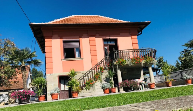 kuca ostra
