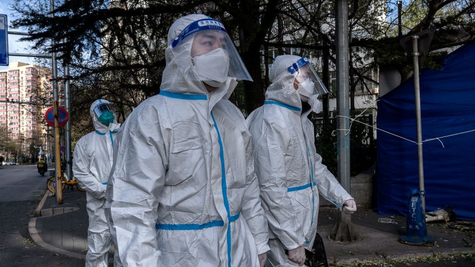 Kina i korona virus: Da li je vlast izgubila rat za „nula kovida“ 1 File photo of Covid officials in China