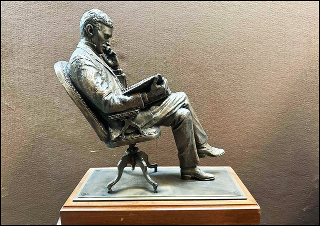 10. Konferencija o Tesli, prisustvuje i gradonačelnik Njujorka 1 Maketa Tesline skulpture rad vajara Stena Vatsa iz Amerike