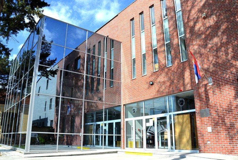 Gradska biblioteka CACAK zgrada