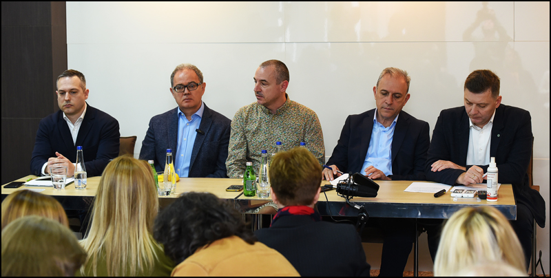 Živimo u društvu organizovanog kriminala SNS vlasti, zato zahtevamo razdvojene izbore 1 tribina 4