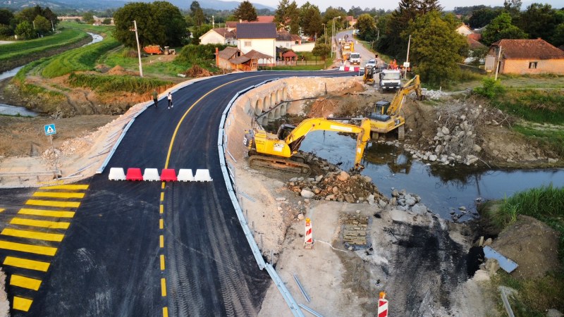 Završena izgradnja privremenog prelaza u Adranima, kreće saobraćaj 1 most