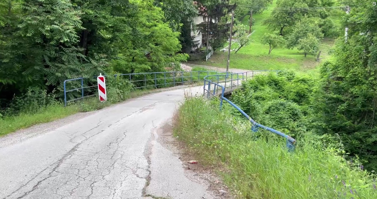 Putevi i mostovi ogrezli u korov i šiblje (VIDEO) 1 stari put