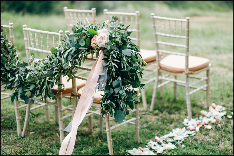 Uz odabir prave dekoracije dvorište će biti najlepše mesto za proslavu 1 floral garlands green eucalyptus pink flowers decorate we