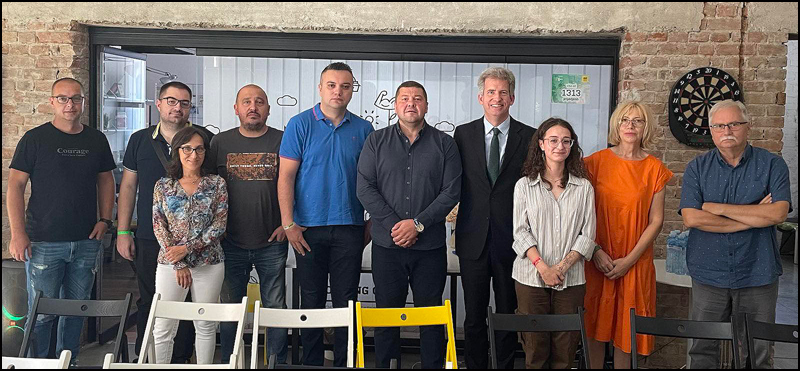 ambasador i novinari u Nisu
