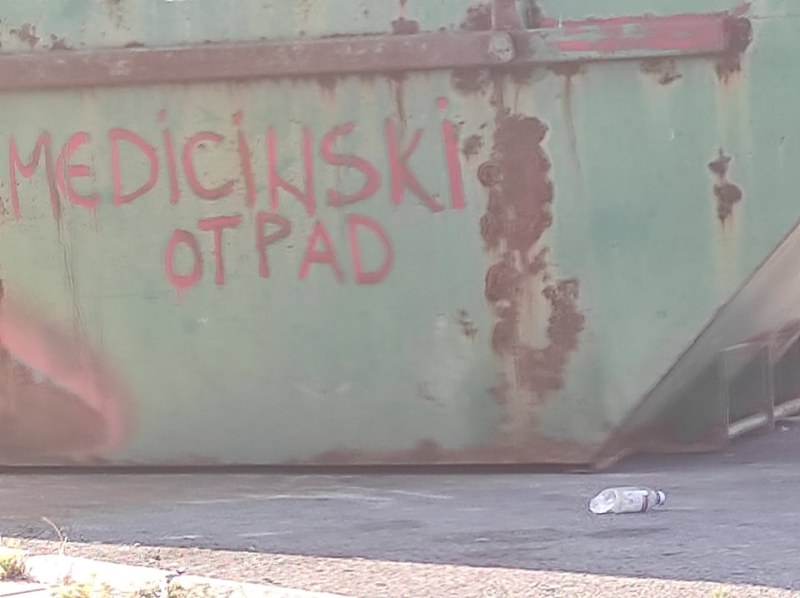 Medicinski otpad razbacan oko kontejnera (FOTO) 4 otpad bolnica