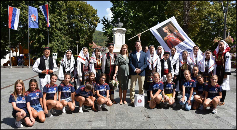Princ Filip u Mrkonjić Gradu: “Lepo je biti među svojima” (FOTO) 3 princ 4