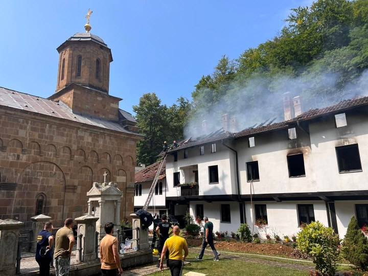 Požar u manastiru Vraćevšnica lokalizovan, uzroke utvrđuje istraga 1 vranjevsnica gminfo4