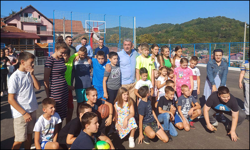 Zloupotreba dece u politici