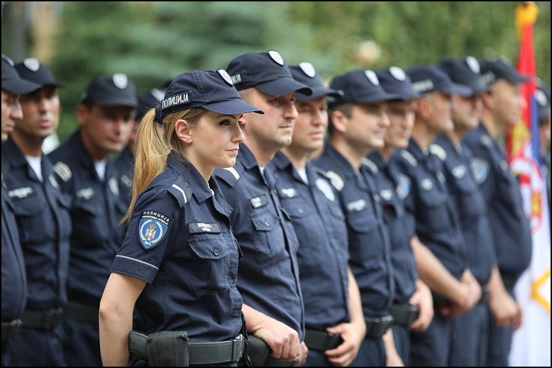 Policijski sindikat pita Vučića: Od čijih para ste mislili da isplatite 100.000 evra 1 policija u stroju