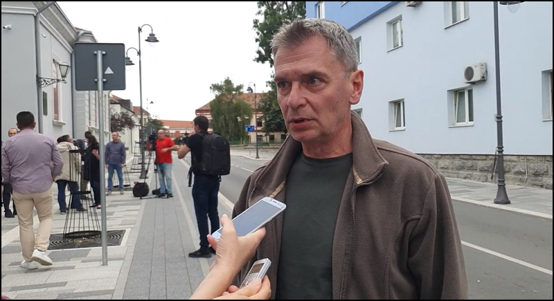 Protest ispred zgrade Policijske uprave u Čačku 2 Cuta