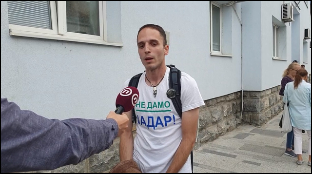 Protest ispred zgrade Policijske uprave u Čačku 5 Jevdjo policija
