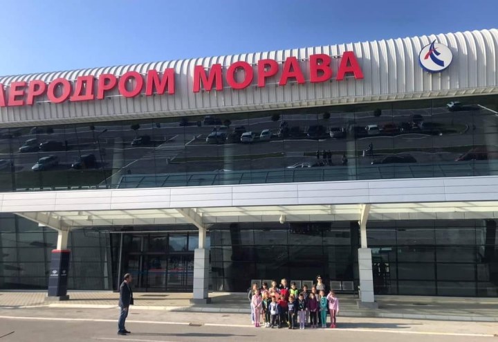 Deca iz Katrge posetila Aerodrom Morava 4 katrga