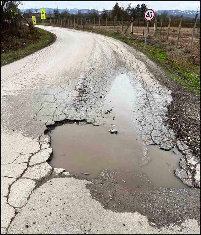Udarne rupe na opštinskom putu Mršinci - Babsko polje 2 Babsko polje 1