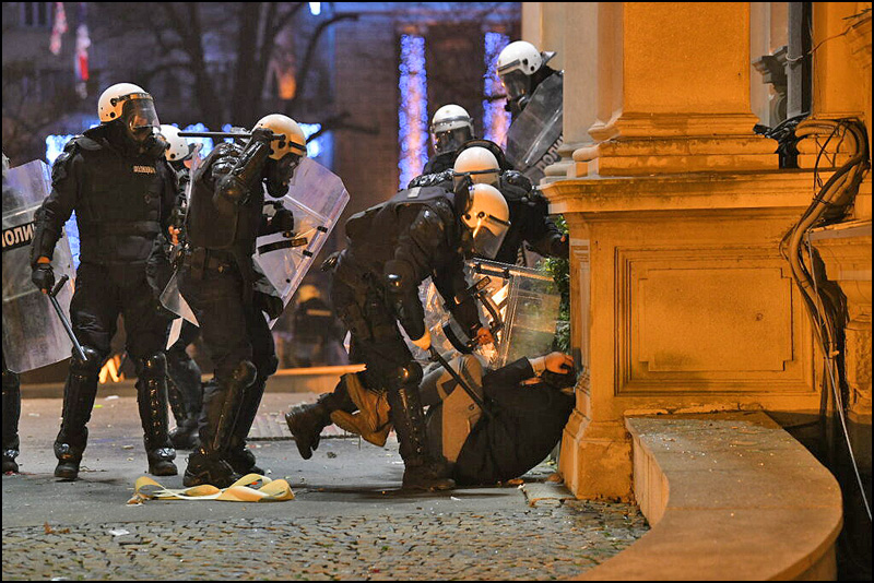 Vučićeva policija noćas trenira strogoću 2 Foto Amir Hamzagic