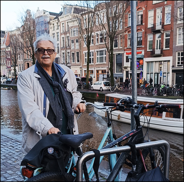 Зар мене, скромног пензионера, да опљачка?! 2 amsterdam kanal i bicikle