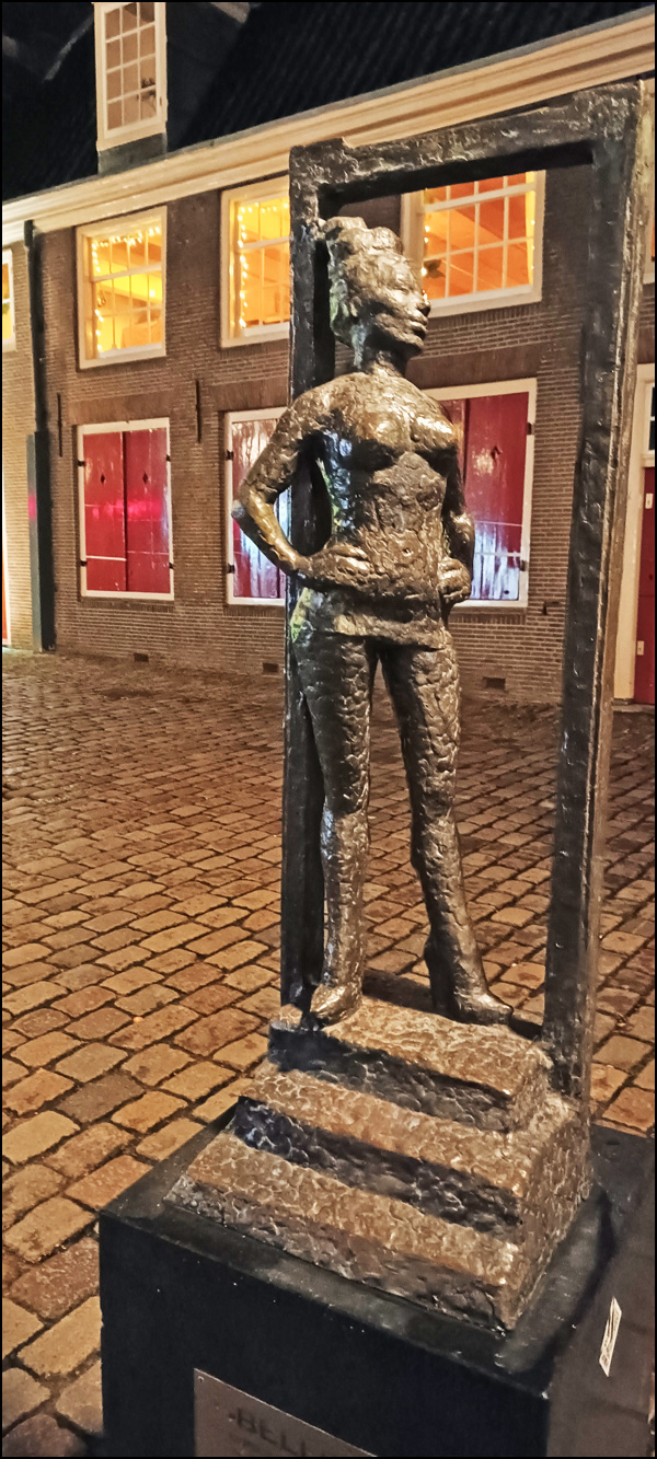 Зар мене, скромног пензионера, да опљачка?! 6 amsterdam spomenik 3