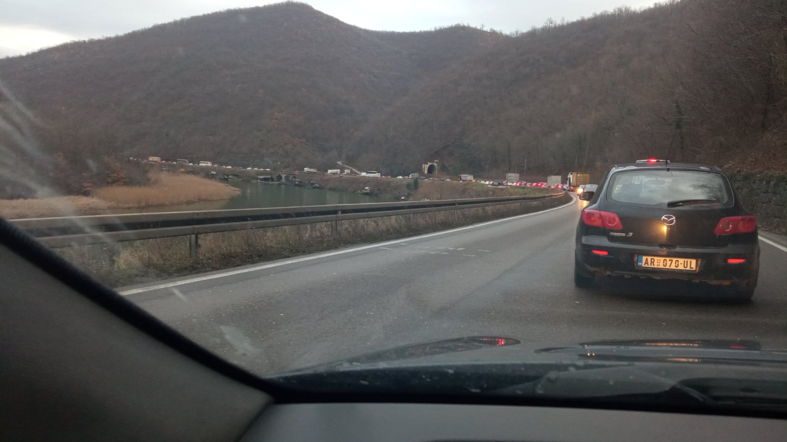 Nezgoda u Pakovraću, jedno lice teže povređeno, saobraćajni kolaps (FOTO) 1 udes 1