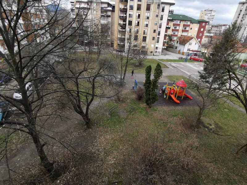 Očišćeno Sprajtovo, dve dame zasukale rukave, gradonačelnik hteo da čisti sutra 2 sprajtovo