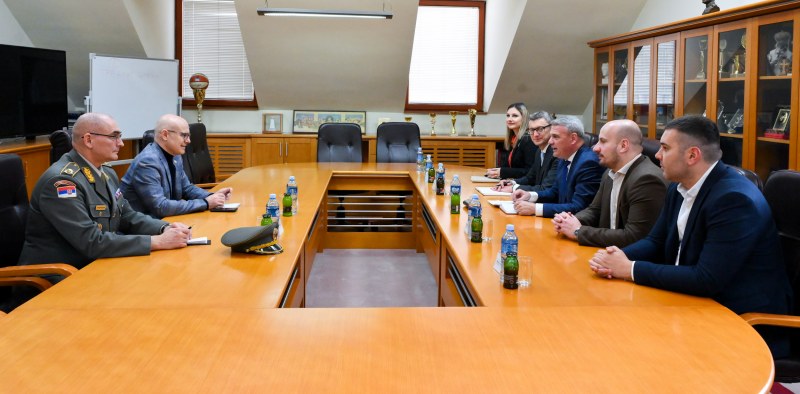 Министар Вучевић обишао компанију „Слобода“ и ТРЗ 5 vucevic