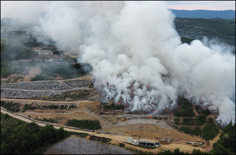 Užičkoj deponiji istekla upotrebna dozvola, a na njoj deponovan otpad 2 Pozar na deponiji Foto Grad Uzice