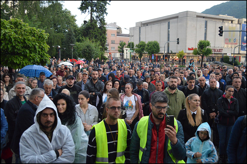 Ko prikriva, a ko govori istinu o razmerama posledica požara na užičkoj deponiji? 3 Protest u Uzicu Foto Nenad Kovacevic 1 2