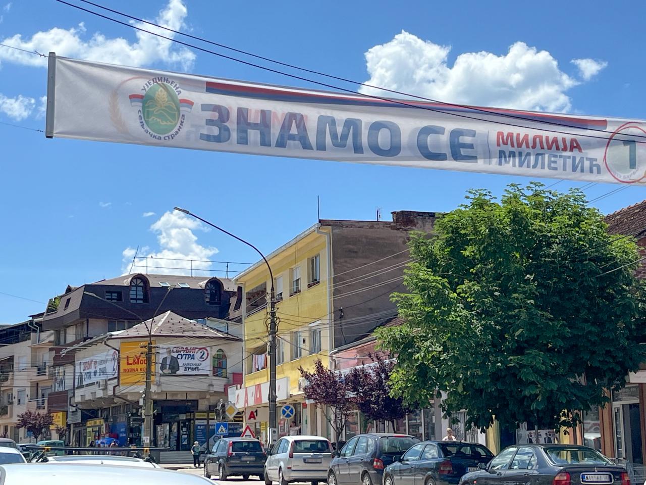Završava se kampanja prepuna obećanja: I vlast i opozicija veruju u pobedu na lokalnim izborima 4 Vladajuca koalicija visi u centru Svrljiga pod dva razlicita broja foto Aleksandar Kostic