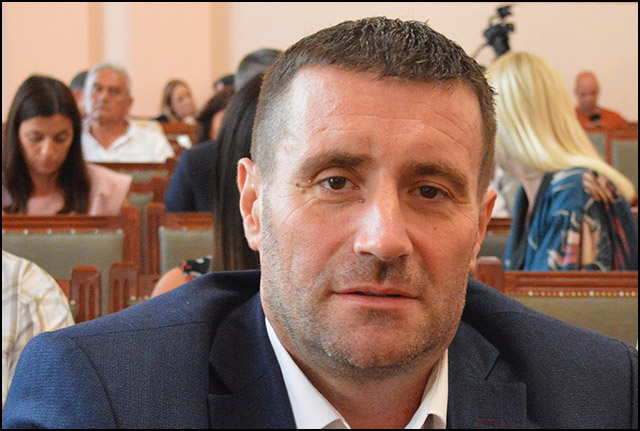 Počela sanacija reke Đetinje nakon što je u nju izliven mazut 1 Rajko Radosavjevic Foto Nenad Kovacevic