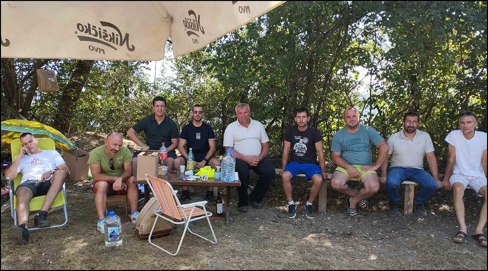 Ispraćaj kamiona smećara sa blokade 7 Blokade se nastavljaju