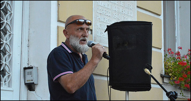 Milovan Petrovic na protestu 7. avgusta Foto Nenad Kovacevic