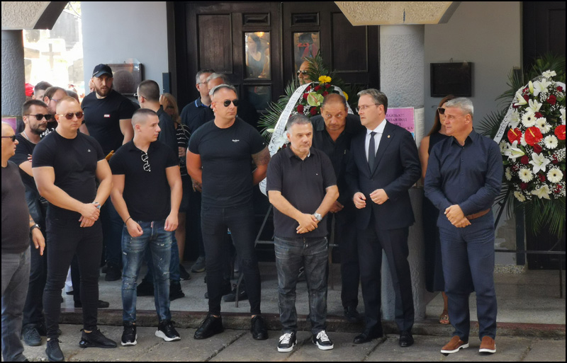 Sahranjen uz "Pogledaj dom svoj anđele" 5 sahrana 4