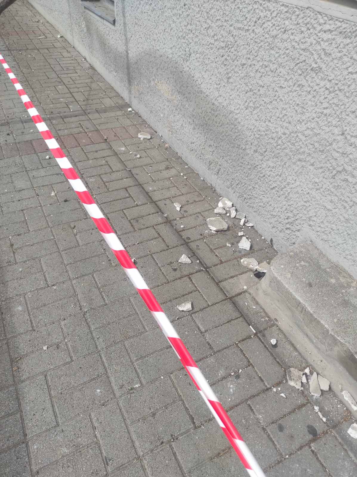 Pomoću štapa i kanapa: Kako čačanska inspekcija rešava problem (FOTO) 3 zgrada1