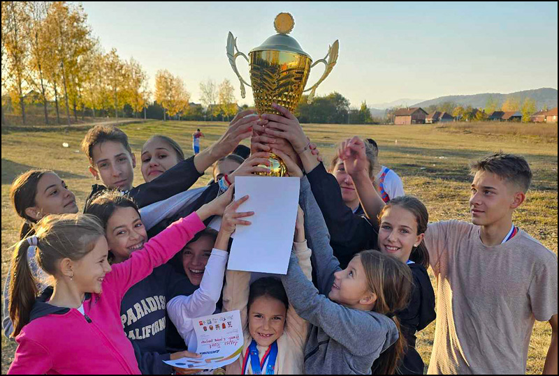 Veliki uspesi atletičara užičke Mladosti 3 Mladje pionirke Foto AK Mladist