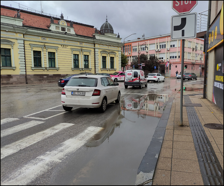 Posta raskrsnica poplavljena 720