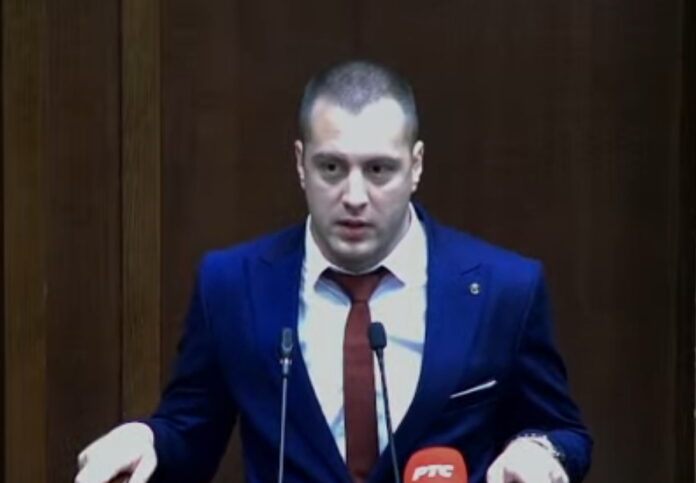 Traže diplomu sekretara Skupštine 1 Uros Besedic