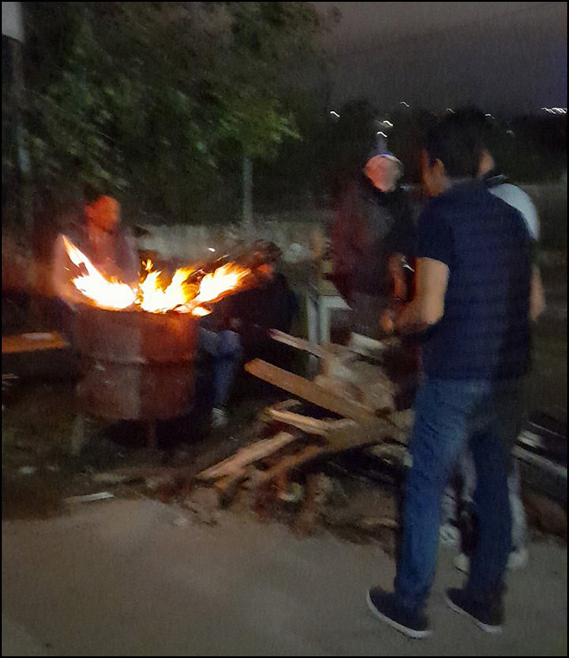 Direktorka tražila intervenciju policije 3 Uz vatru noc na blokadi