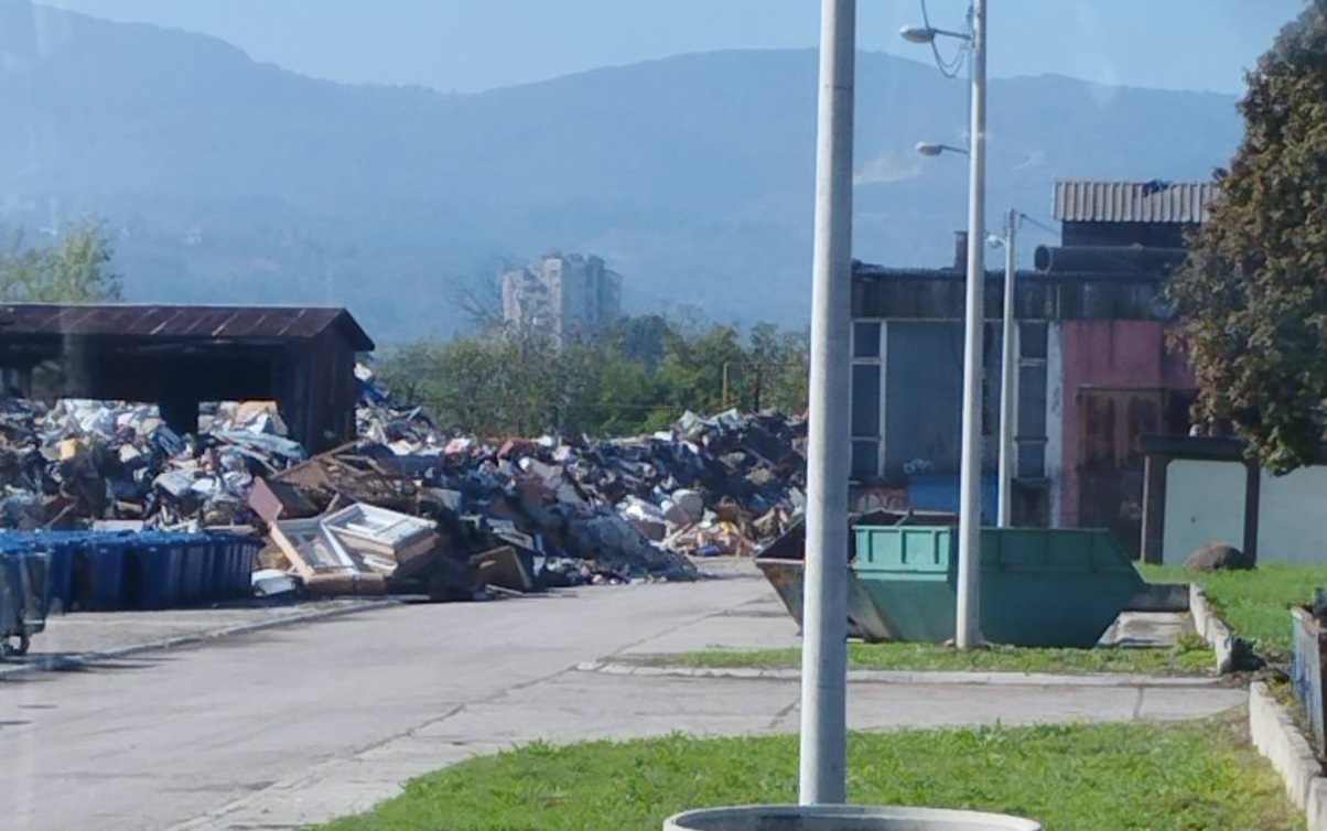 Smeće se trenutno odlaže u krugu Komunalca (FOTO) 2 otpad komunalac1