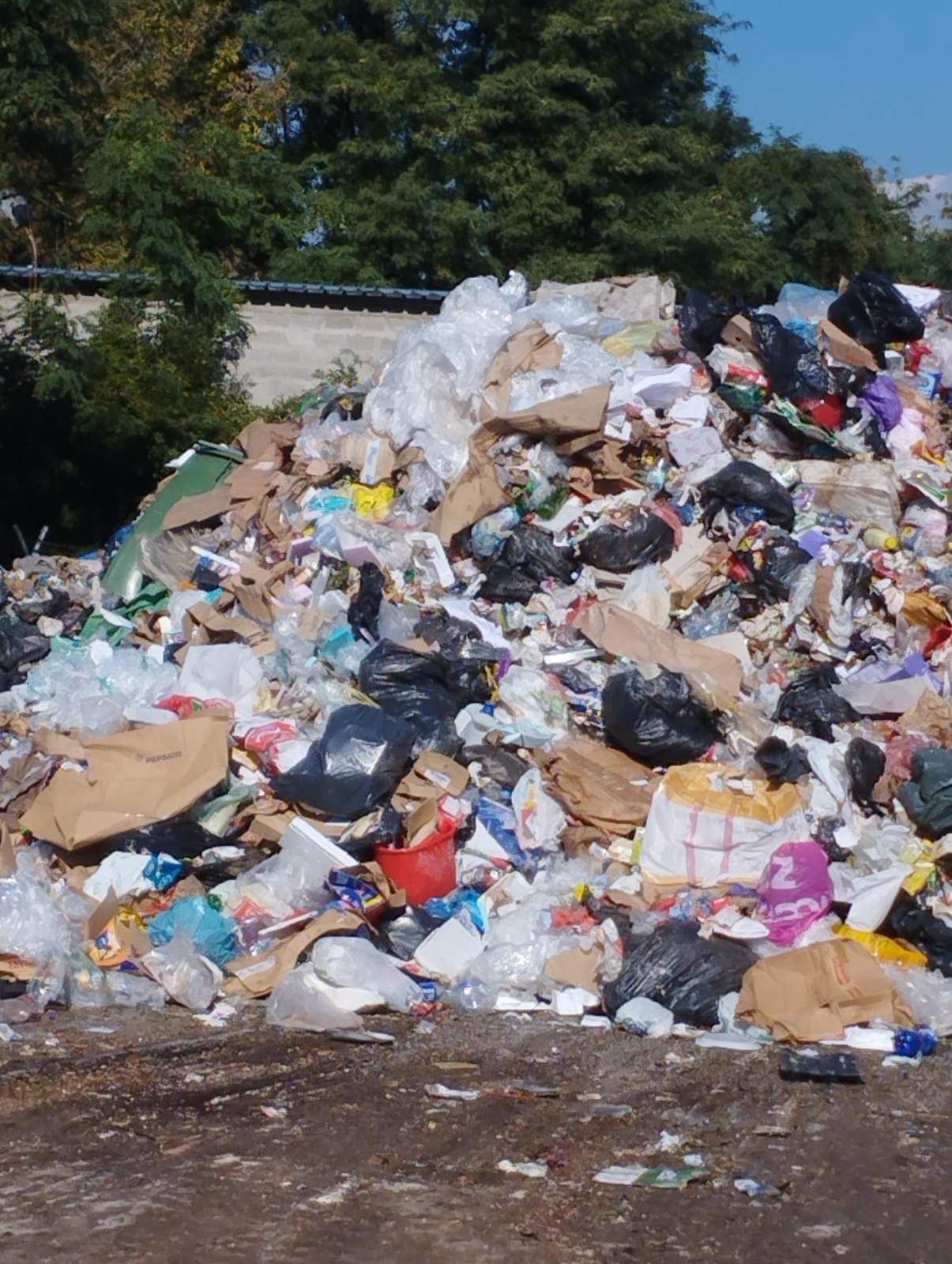 Smeće se trenutno odlaže u krugu Komunalca (FOTO) 3 otpad komunalac2
