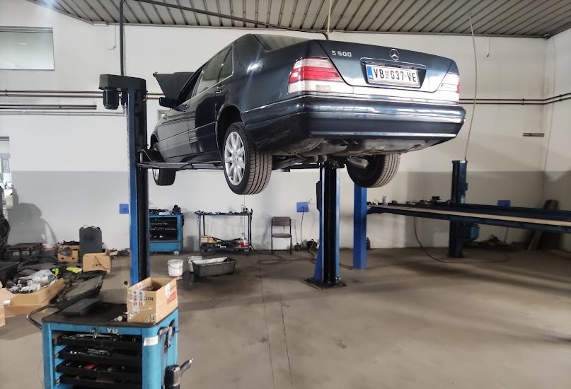 servis automobil