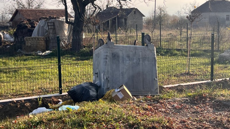 Naprednjaci ratuju u Trepči, isprevrtali sve kontejnere (FOTO) 6 IMG 0854