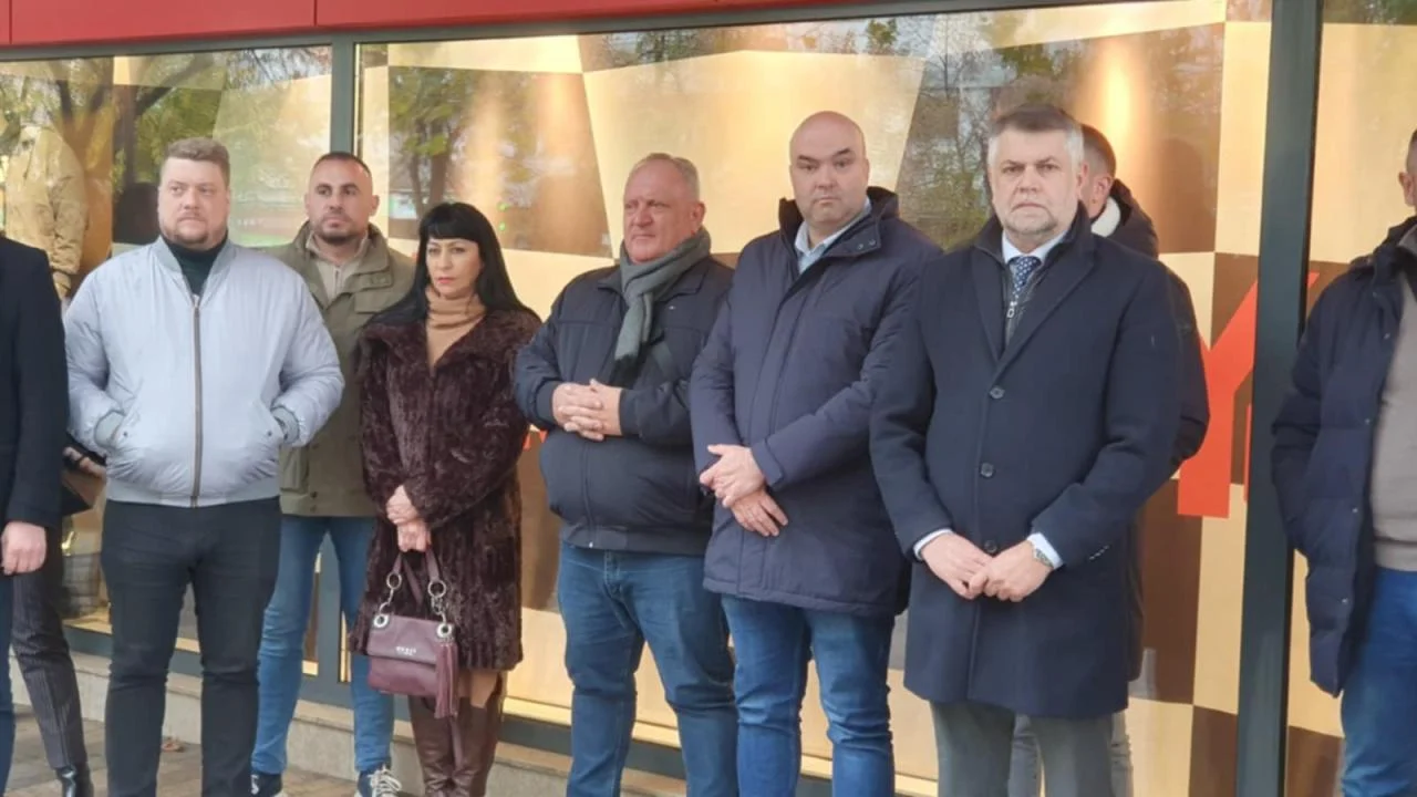 Leskovački SNS podržao akciju Zastani Srbijo, čačanski naprednjaci šalju uvrede 2 leskovac sns
