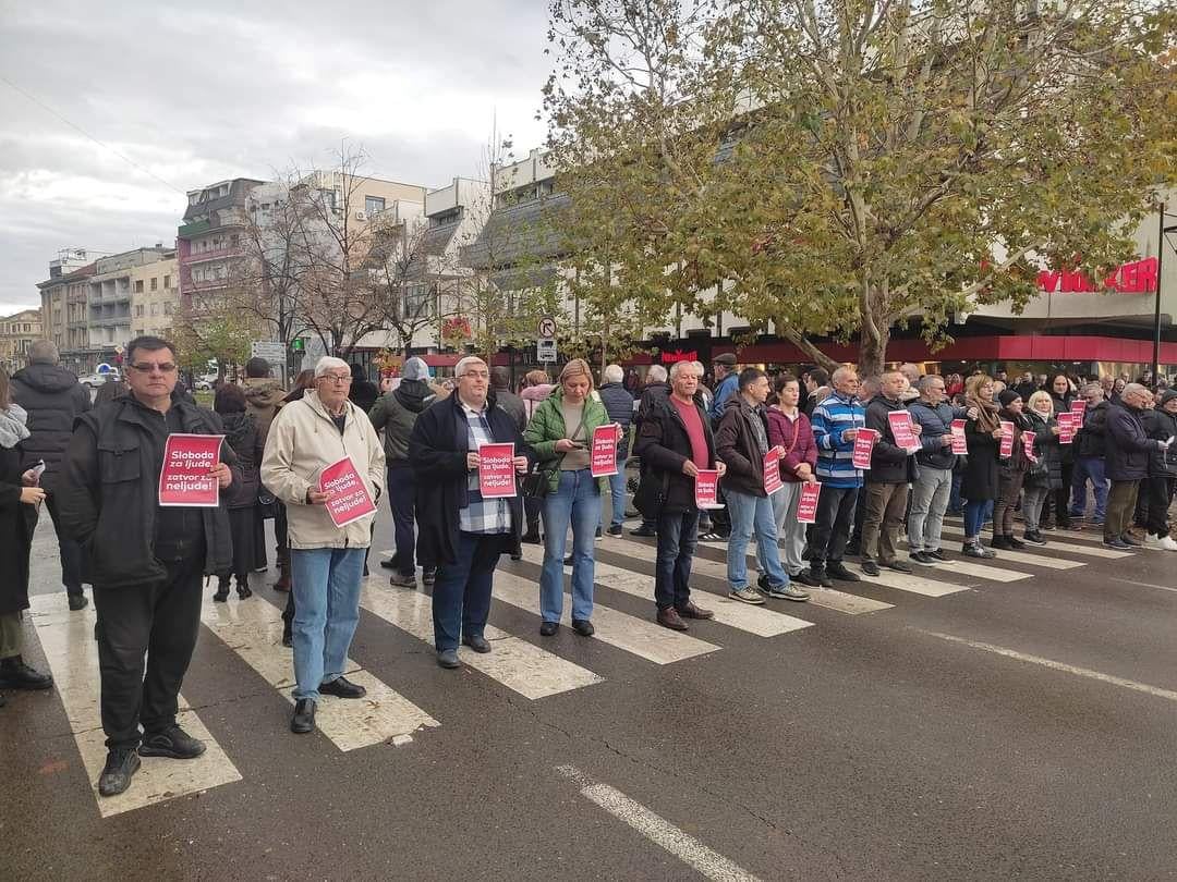 Leskovački SNS podržao akciju Zastani Srbijo, čačanski naprednjaci šalju uvrede 1 leskovac zastani