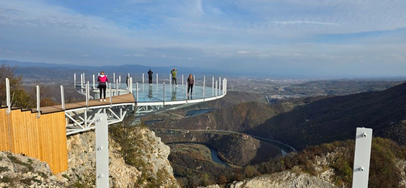 Nema radnika na vidikovcu, turisti šetaju po gradilištu (FOTO, VIDEO) 1 vidikovac