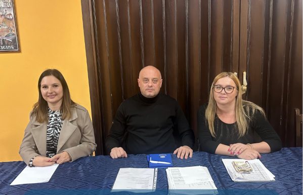 Direktori javnih preduzeća u kampanji SNS, otvoreno krše zakone (VIDEO) 2 sns 1