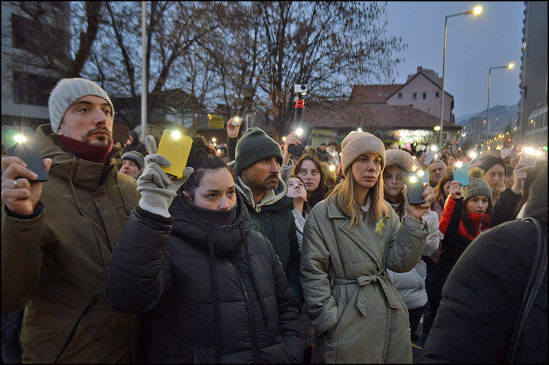 Protestnim skupom, studenti Pedagoškog fakulteta u Užicu podržali prosvetne radnike 6 Foto Nenad Kovacevic 1 2
