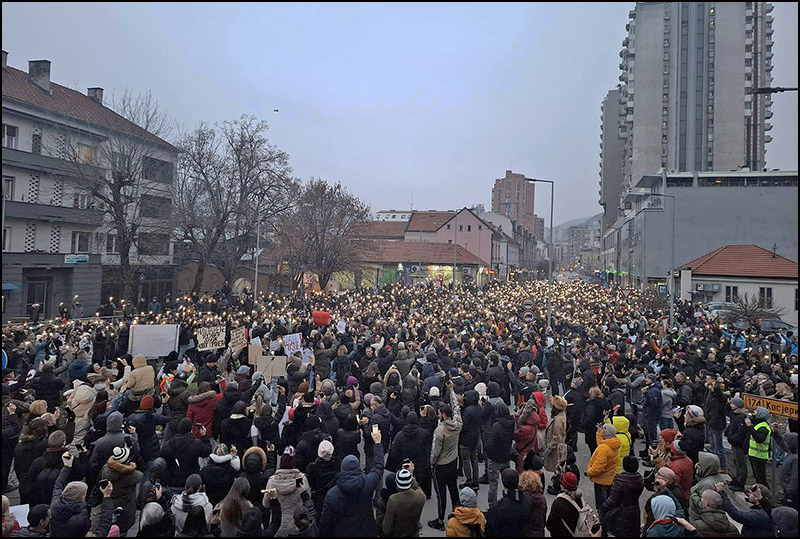 Protestnim skupom, studenti Pedagoškog fakulteta u Užicu podržali prosvetne radnike 3 Foto Nenad Kovacevic 2 2
