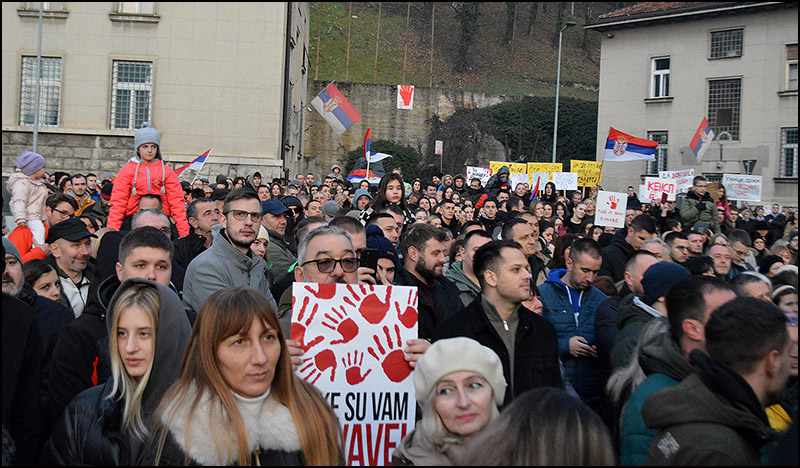 Više hiljada ljudi sa protesta u Užicu tražilo da institucije rade u interesu građana, a ne režima 3 Foto Nenad Kovacevic 2 5